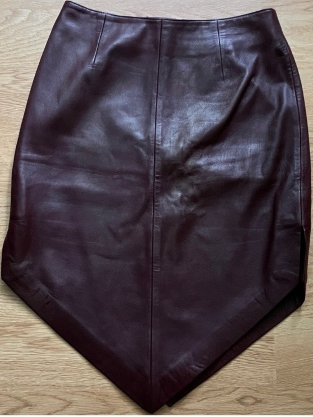 CACHE Vintage Womens Burgundy Soft buttery Leather Pointed Hem Skirt. Sz 4.